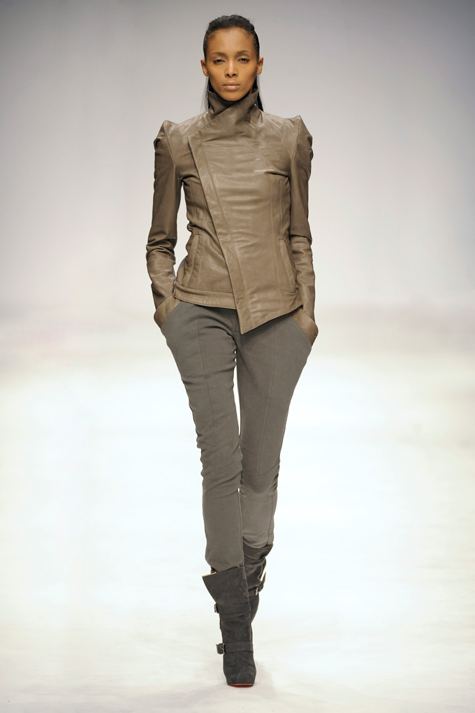 AW 0910 Look 12