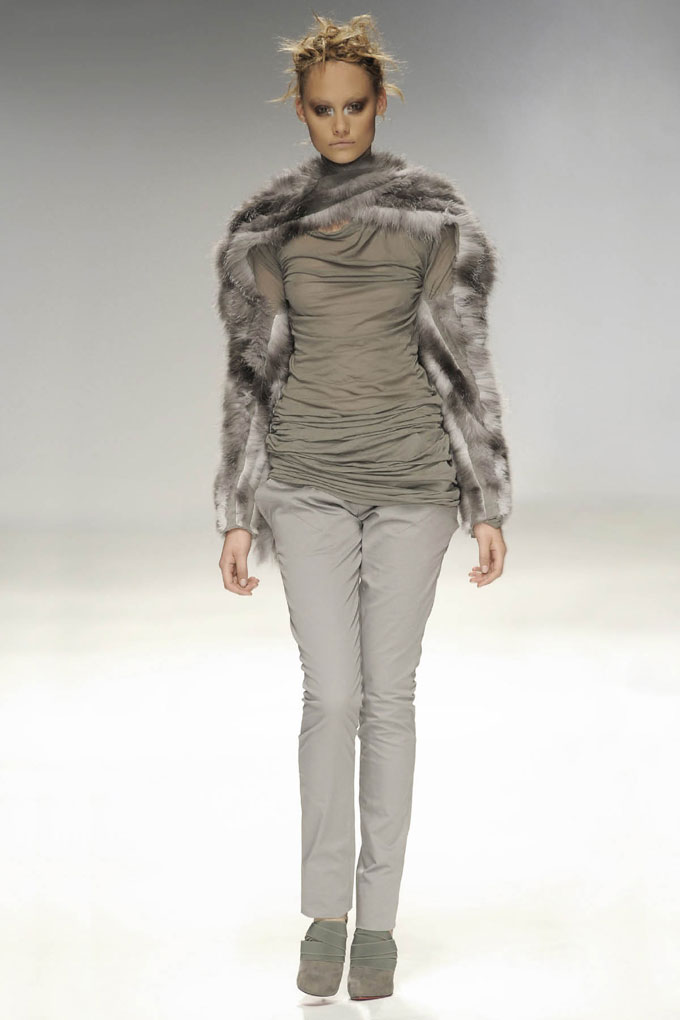 AW 0809 Look11