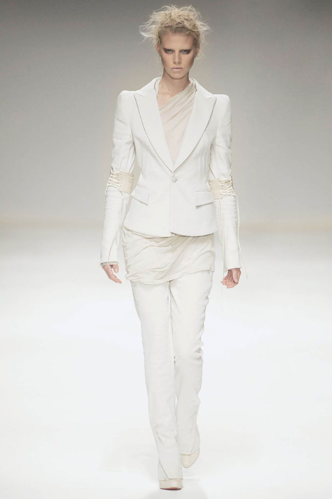 AW 0809 Look1